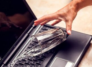Jangan Panik dulu Ketika Laptop Ketumpahan Air, Lakukan cara ini