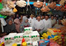 Tinjau Harga Kebutuhan Pokok di Makassar, Zulhas sebut Harga Sembako di Makassar Relatif Rendah