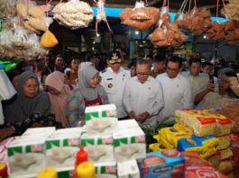 Tinjau Harga Kebutuhan Pokok di Makassar, Zulhas sebut Harga Sembako di Makassar Relatif Rendah