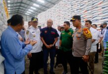 Pj Gubernur dan Kapolda Sulsel Tinjau Gudang Bulog guna Pastikan Ketersediaan Stok Pangan di Sulsel