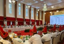 Pimpin Rakor Bidang Pangan Sulsel, Menko Pangan Zulhas kenakan “Passappu” Merah