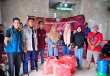 Peduli Warga terdampak Banjir, Perumda Air Minum Kota Makassar salurkan Bantuan Paket Makanan
