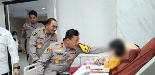 Kapolda Sulsel Kunjungi Dua Bocah Korban Penganiayaan di RS Bhayangkara