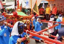 Lestarikan Arak-arakan 18 Dewa di Makassar, Pj Gubernur beri Apresiasi