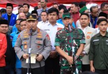 Sambut Ramadhan, Kapolri dan Panglima TNI Bagikan Ribuan Paket Bansos