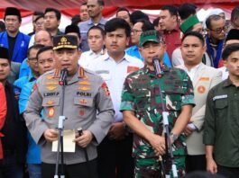 Sambut Ramadhan, Kapolri dan Panglima TNI Bagikan Ribuan Paket Bansos