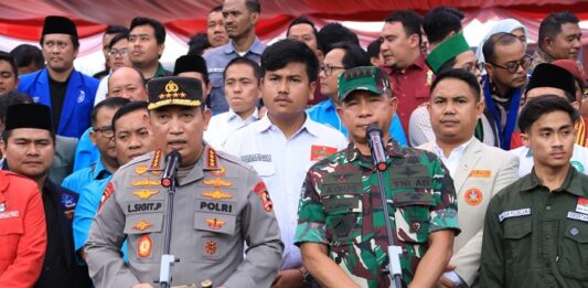 Sambut Ramadhan, Kapolri dan Panglima TNI Bagikan Ribuan Paket Bansos