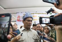 Pastikan Harga Stabil, Mentan dan Wamentan Lakukan Operasi Pasar di Palembang