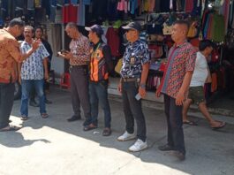 Tim Reaksi Cepat (TRC) Perumda Parkir Makassar beri Edukasi Jukir di Pasar Sentral