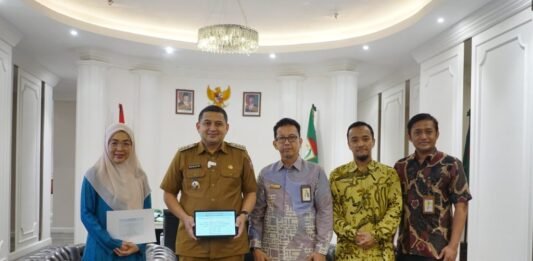 Bukti Taat Wajib Pajak, Wali Kota Makassar dan Ketua TP PKK Laporkan SPT Tahunan