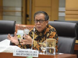Rapat Kerja dengan Kemenag, Komisi VIII DPRI Desak Perbaikan Layanan Haji 2025