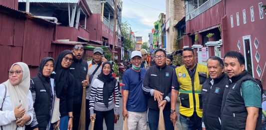 Perumda Parkir Ikuti Gerakan Jum’at Bersih, Pemkot Makassar Libatkan SKPD dan Masyarakat