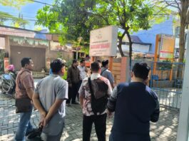 Pagar Pembatas Dibongkar, Warga Perumahan Demo di Kantor Camat
