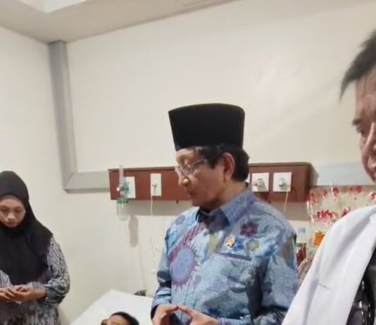 Menag Nasaruddin Jenguk Korban Tragedi DPRD Makassar, Serukan Pesan Kedewasaan Berdemokrasi