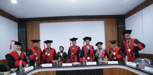 Sitti Huriaty Raih Gelar Doktor Usai Teliti Kinerja Guru di Bantaeng