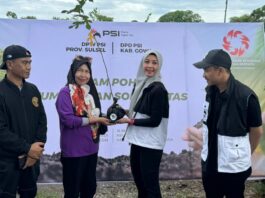 Menanam Kehidupan: PSI Sulsel Rayakan Sumpah Pemuda dengan Aksi Hijau