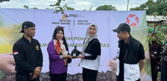 Menanam Kehidupan: PSI Sulsel Rayakan Sumpah Pemuda dengan Aksi Hijau