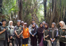 Revitalisasi Agroindustri Sagu di Waelawi Tim PM–BEM UMI Dorong Petani dan Ibu Rumah Tangga Masuk Ekonomi Digital