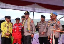 Personel Brimob Tuntaskan Pembangunan Jembatan Gantung di Soppeng, Kapolda Sulsel: Jaga dan Manfaatkan SOPPENG