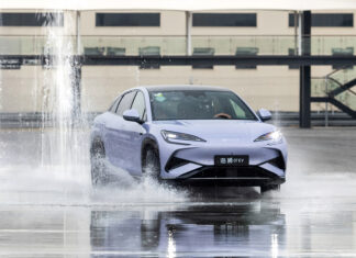 YD Hadirkan Pengalaman Menantang di Sirkuit All-Terrain Khusus NEV di Zhengzho , Petualangan Berkendara dan Edukasi Teknologi Secara Langsung