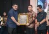 Yasir Machmud Wakil Ketua DPRD Sulsel Terima Penghargaan Tokoh Inspirasi Kepemimpinan Transformasional