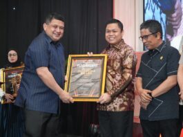 Yasir Machmud Wakil Ketua DPRD Sulsel Terima Penghargaan Tokoh Inspirasi Kepemimpinan Transformasional