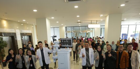 Melangkah Bebas dengan Robotik:Siloam Hospitals Makassar Hadirkan Operasi Lutut Robotik Pertama diIndonesia Timur