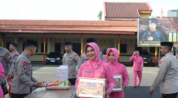 Brimob Polda Sulsel Sambangi Panti Asuhan An Nur: Bagi-bagi Sembako hingga Takjil