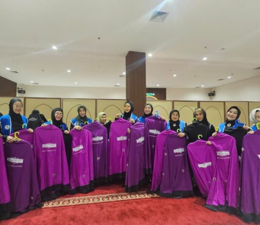 IWAPI Sulsel Gelar Amaliah Ramadan, Serahkan Mukenah di Masjid Trans Studio Makassar