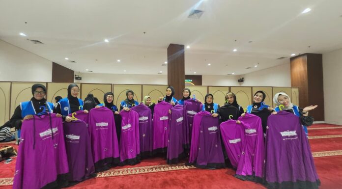 IWAPI Sulsel Gelar Amaliah Ramadan, Serahkan Mukenah di Masjid Trans Studio Makassar