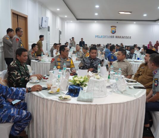 Pantau Malam Takbiran Idul Fitri 1447 H, Yasir Machmud Hadiri Zoom Meeting Bersama Kapolri di Mako Polrestabes Makassar