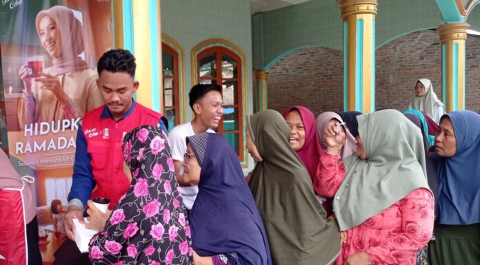 Teh Celup Sosro Bagikan 6.700 Paket Berbuka di Sumatera Utara dan Aceh, Merajut Kembali Kebersamaan dan Kehangatan di Bulan Suci