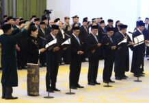 PENGUCAPAN SUMPAH JABATAN ANGGOTA DEWAN KOMISIONER OJK