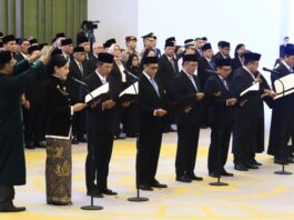 PENGUCAPAN SUMPAH JABATAN ANGGOTA DEWAN KOMISIONER OJK