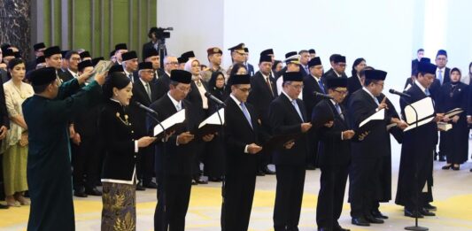 PENGUCAPAN SUMPAH JABATAN ANGGOTA DEWAN KOMISIONER OJK