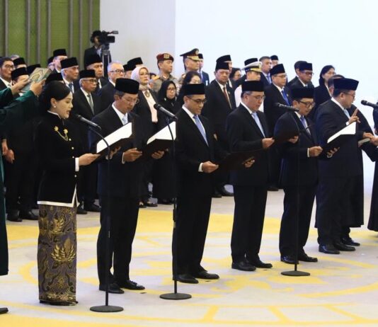 PENGUCAPAN SUMPAH JABATAN ANGGOTA DEWAN KOMISIONER OJK