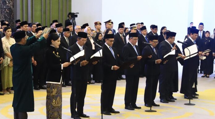 PENGUCAPAN SUMPAH JABATAN ANGGOTA DEWAN KOMISIONER OJK