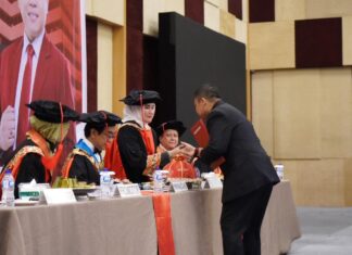 Uji Disertasi Wakil Ketua DPRD Sulsel, Andi Tenri Sompa Soroti Objektivitas dan Kinerja Yasir Machmud