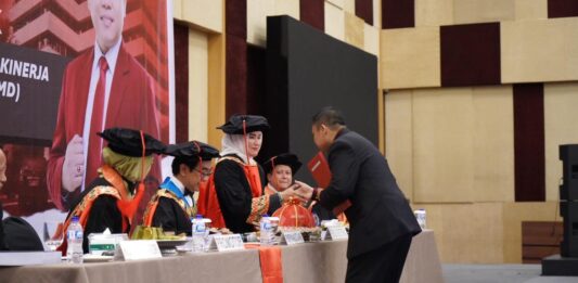 Uji Disertasi Wakil Ketua DPRD Sulsel, Andi Tenri Sompa Soroti Objektivitas dan Kinerja Yasir Machmud