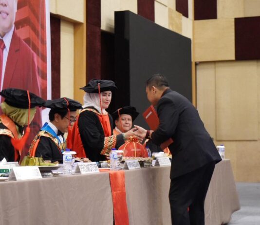 Uji Disertasi Wakil Ketua DPRD Sulsel, Andi Tenri Sompa Soroti Objektivitas dan Kinerja Yasir Machmud