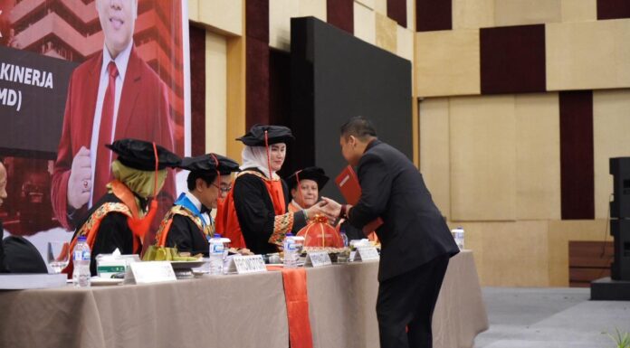 Uji Disertasi Wakil Ketua DPRD Sulsel, Andi Tenri Sompa Soroti Objektivitas dan Kinerja Yasir Machmud