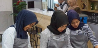Home Barista to Coffeepreneur”, Implementasi Mata Kuliah APM Poltekpar Makassar melalui Pelatihan Kopi dan Kewirausahaan