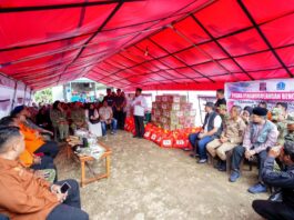 Gubernur Sulsel Hadir di Tengah Musibah Banjir Bone, Bawa Bantuan dan Santunan
