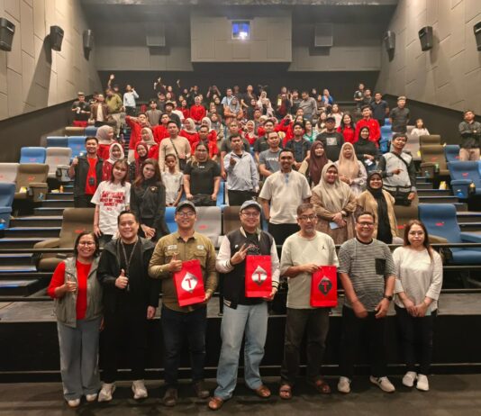 Telkomsel Ajak Pelanggan Prestige di Makassar Nonton Bareng Film Star Wars