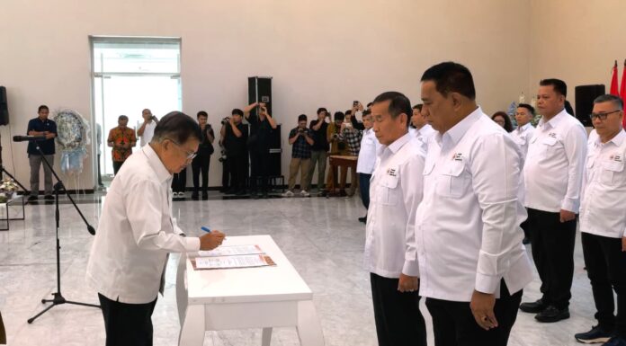 Lantik Pengurus PMI Sulut, JK : Gerakan Kemanusiaan PMI Tak Kenal Batas Negara