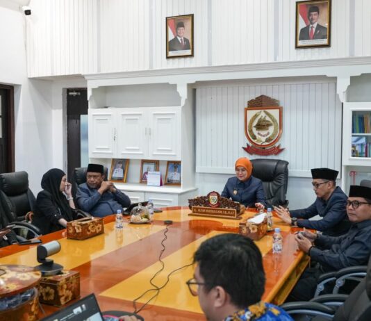 Wakil Wali Kota Makassar Sampaikan Jawaban Wali Kota atas Pandangan Umum Fraksi DPRD Secara Daring