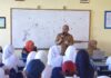 Kadis Kominfo Goes to School Sambangi Bonetambo, Anak Pulau Dibekali Kecakapan Digital