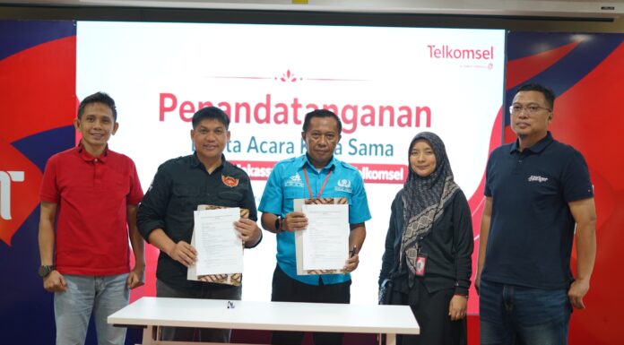 Telkomsel Dukung Tim Futsal SMAN 8 Makassar, Wujud Komitmen Majukan Prestasi Olahraga Pelajar