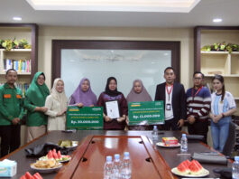 Tazkiyah Tour Serahkan Dua Asuransi ke Ahli Waris Jemaah Haji yang Wafat