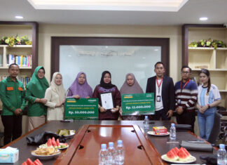 Tazkiyah Tour Serahkan Dua Asuransi ke Ahli Waris Jemaah Haji yang Wafat